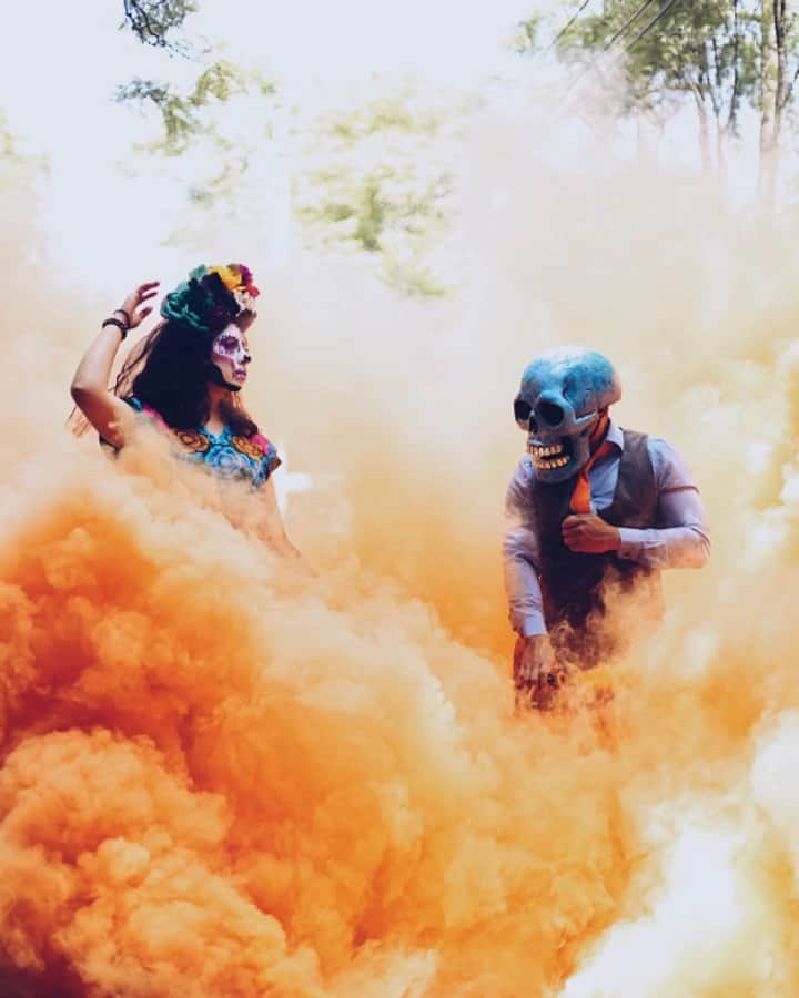のインスタグラム：「💀 @butch_locsin_from_la 🔥 . . . .  メキシコシティ #メキシコ #死者の日 #写真 #写真家  #dayofthedead #diademuertos #adorama #망자의날 #reportagespotlight #streetleaks #mexico #mexicocity #butchlocsinfromla #butchlocsin」
