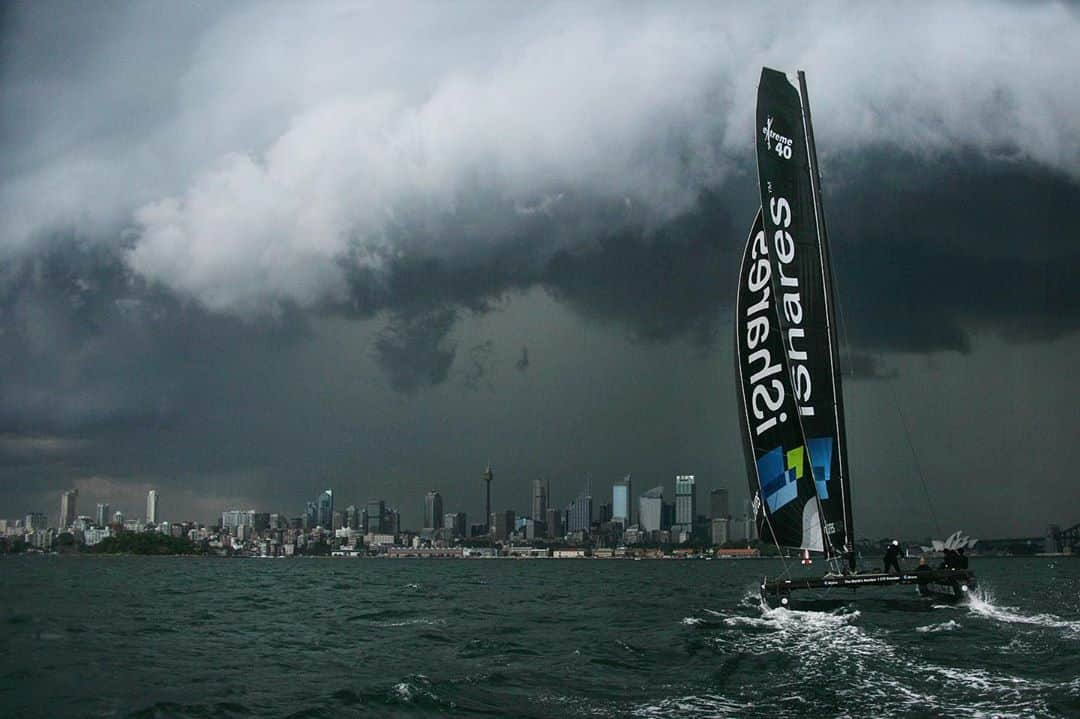 マイケル・クリムさんのインスタグラム写真 - (マイケル・クリムInstagram)「Look out #Sydney the @storm is coming!!! Little throwback to when I was hanging on for dear life on  edge of this #ishares catamaran racing a massive storm through the heads. Fun times!!! #sailing #sydneyharbour #adrenaline #rush」10月25日 9時39分 - michaelklim1