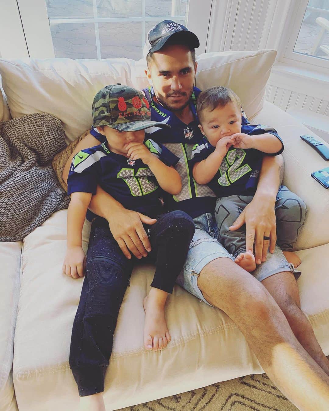 アレクサ・ヴェガのインスタグラム：「Missing my boys so much right now!!!!! Love you mucho!!!!! #letthecountdownbegin #familia」