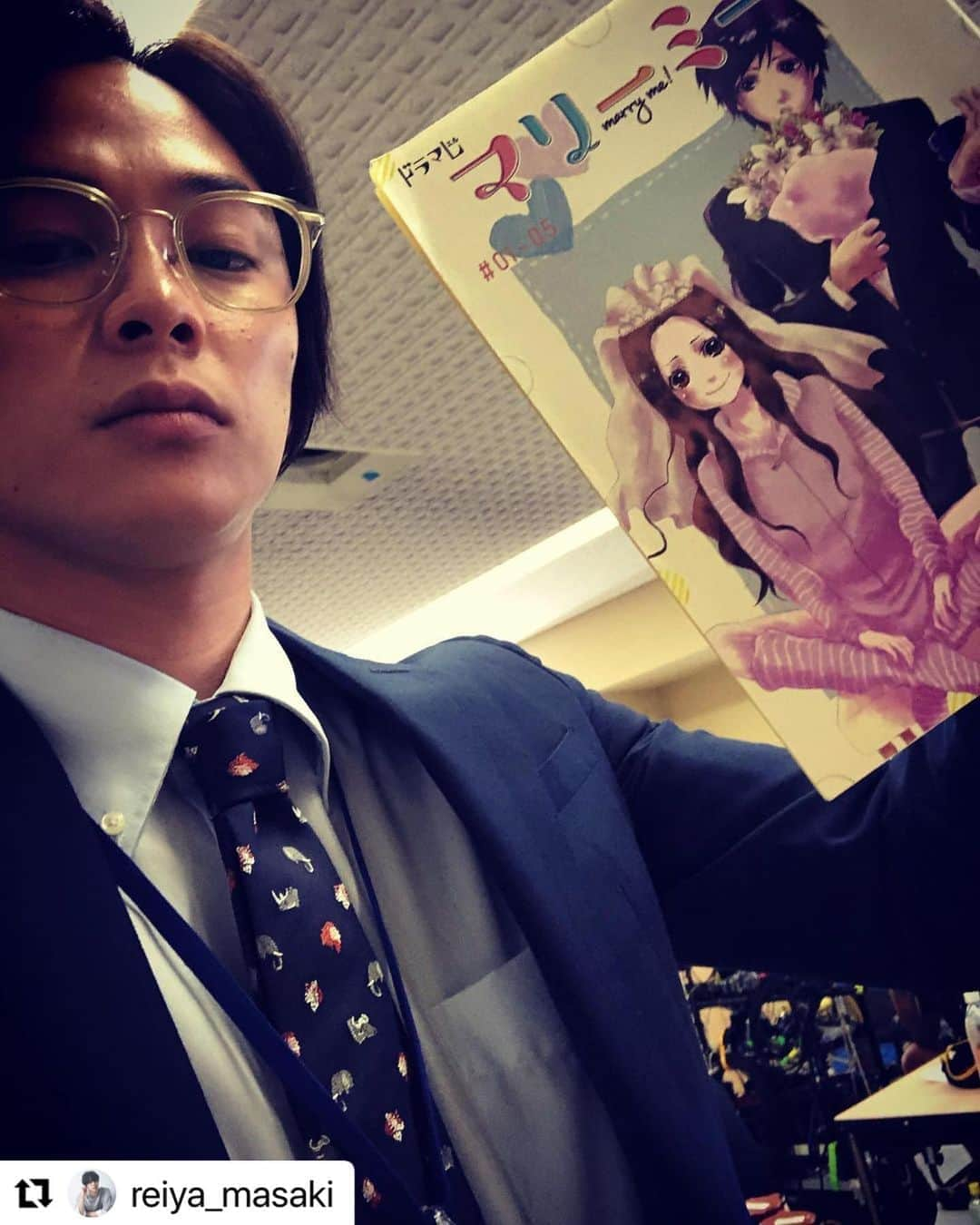 【公式】ドラマ「マリーミー！」さんのインスタグラム写真 - (【公式】ドラマ「マリーミー！」Instagram)「#Repost @reiya_masaki with @make_repost ・・・ 土日といえば！ #マリーミー ですね！  ネクタイが可愛いから写真撮ってるんだけど本当に何話か分からなくて載せ損ねてるから、適当に載せちゃいます。  📺テレビ朝日（関東） 10月24日(土)26:30~ 📺ABCテレビ（関西) 10月25日(日) 23:25~  #薬指に指輪つけるのが嬉しかった #第一話の酔っ払い #マンモスと謎の生き物のネクタイ #唯一無二  #山田 #やまだこうへい」10月25日 20時45分 - marumaru_drama