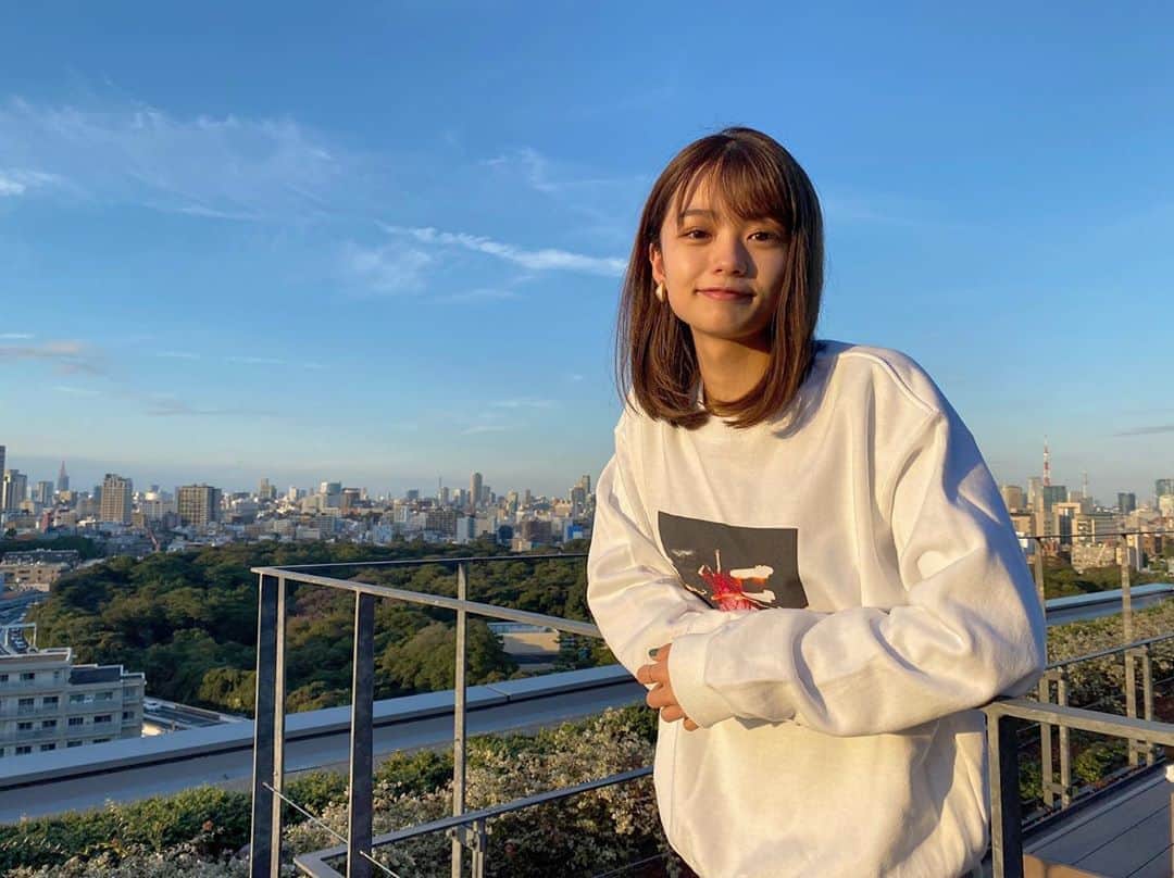 足立佳奈のインスタグラム：「今日の23:59で締め切りだよー☺︎☺︎  ファンクラブ限定グッズ✌🏻 #特典で #1対1のビデオ通話できちゃうのが #楽しみすぎる足立です」