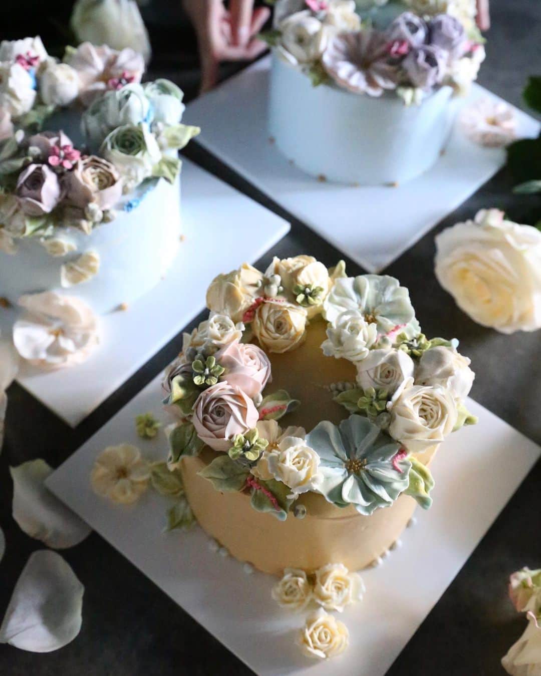 청담 수케이크 (atelier soo)さんのインスタグラム写真 - (청담 수케이크 (atelier soo)Instagram)「ㅡ Sooclass Basic 3 ⚜️ 사랑하는기초수업.레몬케이크 &  ㅡ #flower #cake #flowercake #partycake #birthday #bouquet #buttercream #baking #wilton #weddingcake ㅡ www.soocake.com vkscl_energy@naver.com」10月25日 19時20分 - soocake_ully