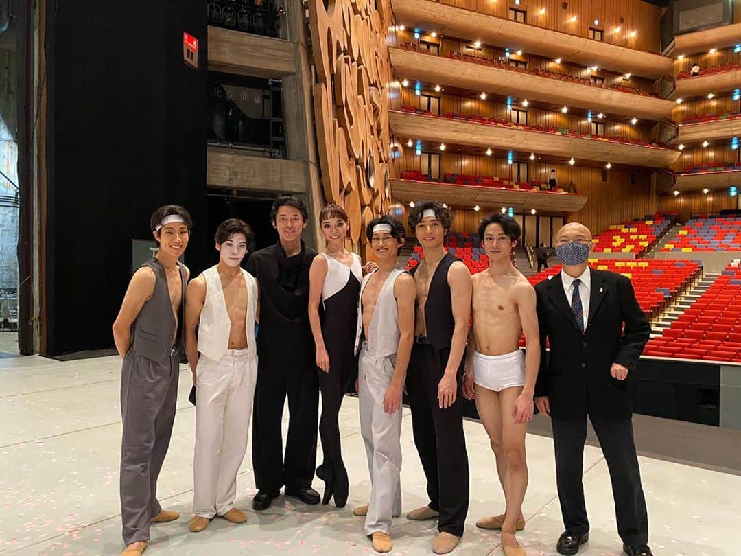 上野水香さんのインスタグラム写真 - (上野水香Instagram)「M 東京公演、無事二日とも終演しました🖤  ご来場いただいた皆様ありがとうございました☺️ ベジャールさんの作り出した素敵な作品の世界観、楽しんでいただけていましたら嬉しく思います。」10月25日 19時24分 - mizukaueno