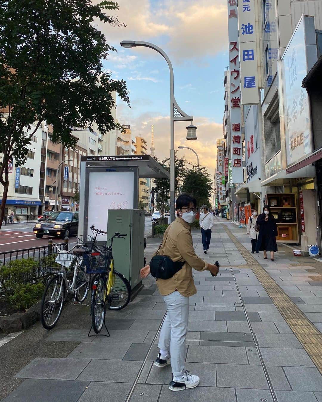 ペ・ヒギョンさんのインスタグラム写真 - (ペ・ヒギョンInstagram)「배고파요 빨리 집갑시다🚶🏻‍♂️🚶🏻‍♀️🚶🏻」10月25日 19時26分 - baeheekyung3