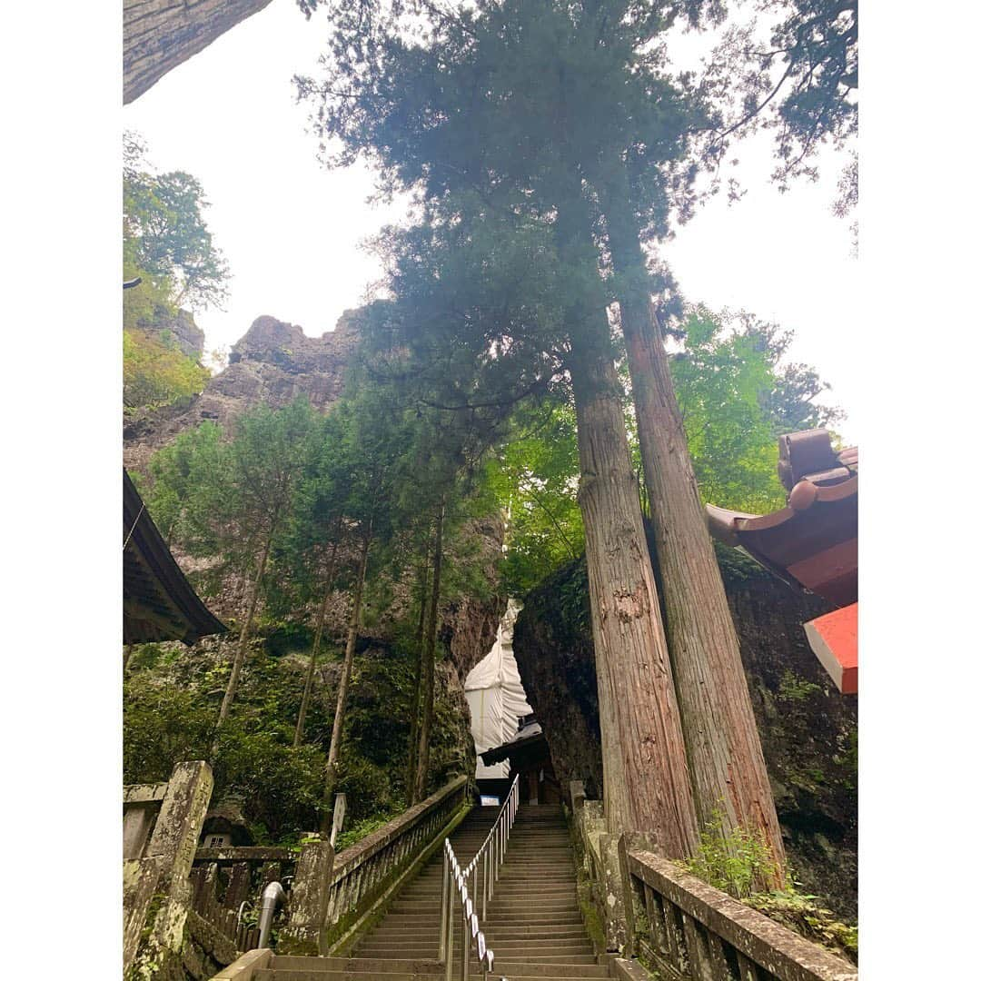 平岡映美さんのインスタグラム写真 - (平岡映美Instagram)「榛名神社にて🌿✨ 沢山パワーをいただきました。 ・ #皆さまに幸せなことがたくさんありますように 。 ・ ・ #榛名神社  #平岡映美  #感謝」10月25日 19時46分 - eimi_hiraoka_official