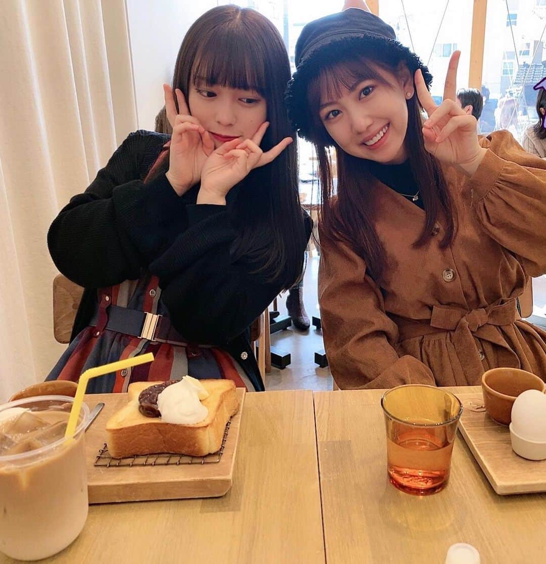 熊崎晴香さんのインスタグラム写真 - (熊崎晴香Instagram)「SKEモーニング部始動🍞🥐☕️﻿ ﻿ 第1回目は﻿ 天然酵母の食パン専門店﻿ つばめパン&Milk へ行ってきました！﻿ ﻿ 今回私たちが食べたのは﻿ やはり名古屋といえばの﻿ 小倉トーストだよね！！🍞﻿ ﻿ モーニングは﻿ バタートーストと小倉トーストの2種類から﻿ 選べるんだけど、﻿ ﻿ バタートーストは﻿ ¥ドリンク代+100 ﻿ ﻿ 小倉トーストは﻿ ¥ドリンク代＋200﻿ ﻿ しかもそれにゆで卵もついてるのです🥰🥚﻿ ﻿ よきですね〜🥰﻿ ﻿ 食パンは分厚く、ふわふわ、もっちり！！﻿ その上に伊勢製餡のつぶあんとこだわりの北海道生ホイップ！﻿ 濃厚なつぶあんと甘さ控えめの生ホイップ、バターの相性がたまらんのです❤️﻿ ﻿ モーニングは﻿ 8:00〜11:00 AM﻿ ﻿ そして、まだまだ食べました😋﻿ ここからは11:00〜頼めるメニューです⚠️﻿ ﻿ オムレツサンド ¥650﻿ お持ち帰り可能✨﻿ ﻿ ふわふわトロトロのオムレツ！﻿ 大好きな半熟！！最高！！﻿ それにチーズが入っており、ボリューム抜群！﻿ あまじょっぱさが良きでした😋﻿ ﻿ ﻿ ﻿ 🎃厚切りパンプキントースト🎃　¥850﻿ パンプキンは尼ヶ坂本店限定❗️﻿ 10月の期間限定﻿ 　　　　　↑この言葉に弱い😅﻿ ﻿ 食パンの中にかぼちゃのポタージュが🤤﻿ ブラックペッパーとチーズのアクセントが💯﻿ 濃厚でクリーミーなかぼちゃポタージュにひたされた食パンもまたよきです😋﻿ ﻿ 秋を味わえました🍁﻿ ﻿ なんとこちら！1日限定15食❗️﻿ 食べたい方は11時に合わせて行くといいですね﻿ ﻿ そして、来月の11月トーストは何になるのか！楽しみです🤗また行きたいな^ ^﻿ ﻿ ﻿ 天然酵母の食パン専門店﻿ つばめパン&Milk 尼ヶ坂本店﻿ 🚃名鉄瀬戸線　「尼ヶ坂駅」徒歩2分﻿ 愛知県名古屋市北区大杉1-18-21 SAKUMACHI商店街 ﻿ ﻿ 営業時間﻿ 8:00〜19:00﻿ ﻿ ﻿ #SKEモーニング部　#名古屋モーニング　#モーニング #moaning #Cafe #名古屋カフェ　#愛知カフェ　#食パン　#トースト　﻿ #つばめパン　#sakumachi商店街﻿」10月25日 19時39分 - kumakuma9810