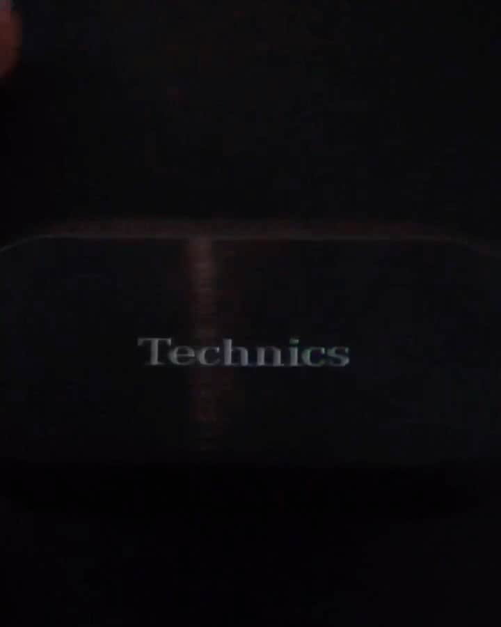 福澤達哉のインスタグラム：「*** 🎧Technics《Rediscover Music》🎧 The brand of hi-fi audio products owned by Panasonic. I truly recommend this. High quality and good design. I’m a big fan of Technics. So I made PR video by myself 😎🤪 【product≫EAH-AZ70W】 @technics_global @parisvolley  #Panasonic #Technics #昔から大好きなブランド #愛社精神 #ワイヤレスイヤホン #音がめちゃくちゃ綺麗 #デザインも最高にカッコいい #テンション上がって #勝手にPR動画作成 #そのためだけにTikTokダウンロード #お値段もそれなりにしますが #それだけの価値アリです #セールスマンたつや #バレーボールせぇ #チャオ」