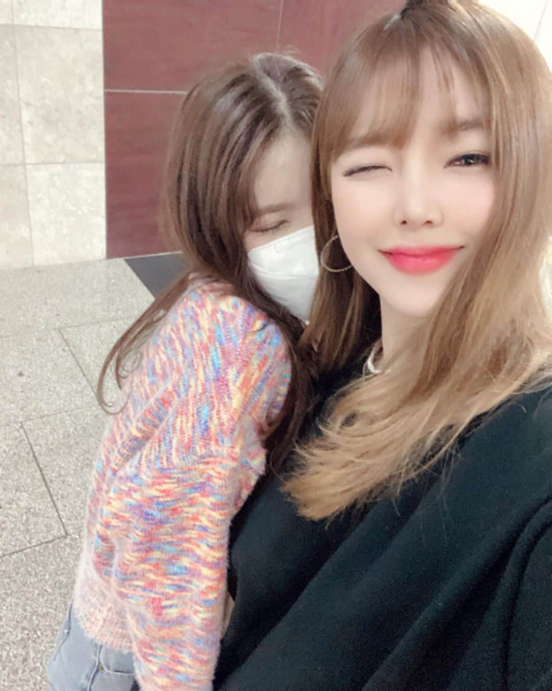 hyeriのインスタグラム：「내껌딱지 세상젤사랑쩡희😘#친구#내편  @heezzaang」