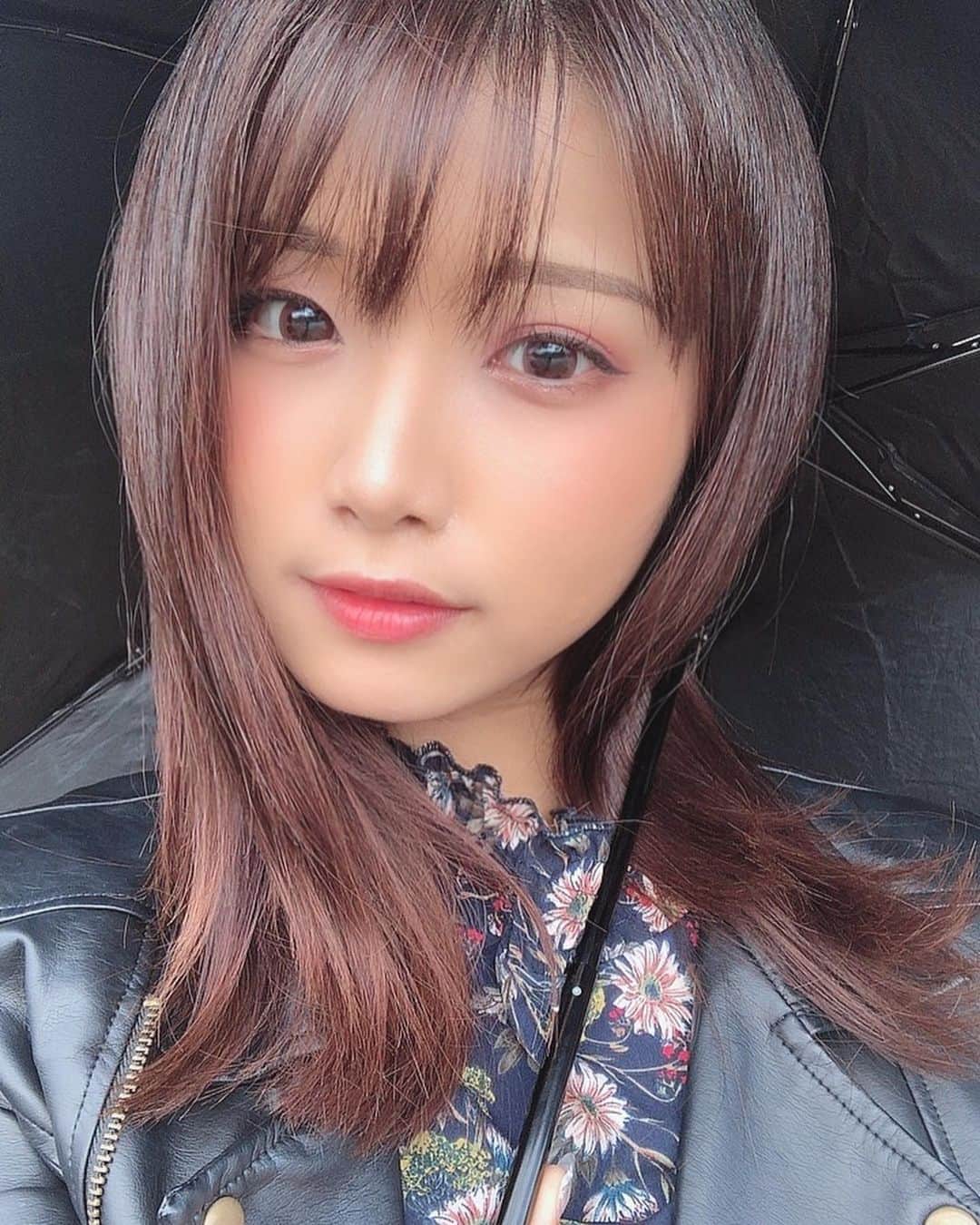 山本ゆうかのインスタグラム：「.  イチナナライブ のJJ掲載のイベント 中間一位でした🥇✨ ありがとうございます｡ﾟ(ﾟ´ω`ﾟ)ﾟ｡ 最終日は２９日〜っ！頑張ります💪🏻  .  #portrait #ポートレート #ポートレートモデル #美少女図鑑  #関西サロモ #撮影モデル #ビジョビ #被写体 #ポトレ女子 #フリーモデル #lovers_nippon #儚くて何処か愛おしい様な  #ポートレートしま専科  #ガールズフォト#portraitphotography #olコーデ#photoshoot  #関西写真部share  #셀피 #데일리메이크업 #옷스타그램 #오오티디 #데일리룩 #日本的 #96년생 #イチナナライブ  #17live #自撮り #ライダース #クリオアイシャドウ」