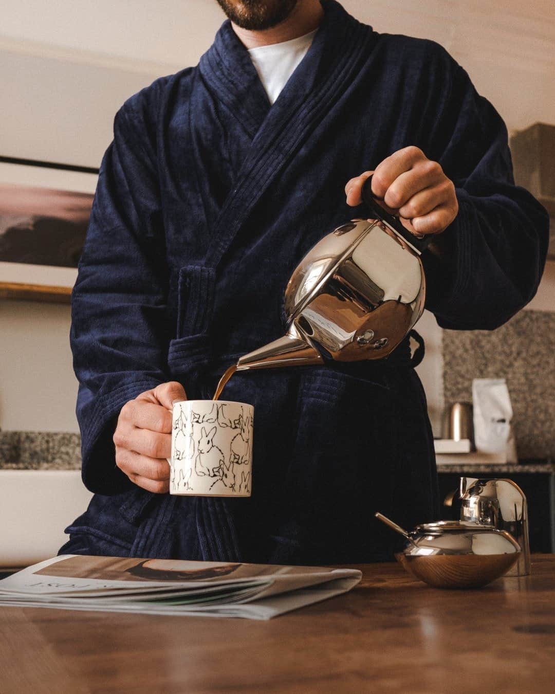 MR PORTERのインスタグラム：「Anyone for a brew? We're making ☕ #MRPORTERathome」
