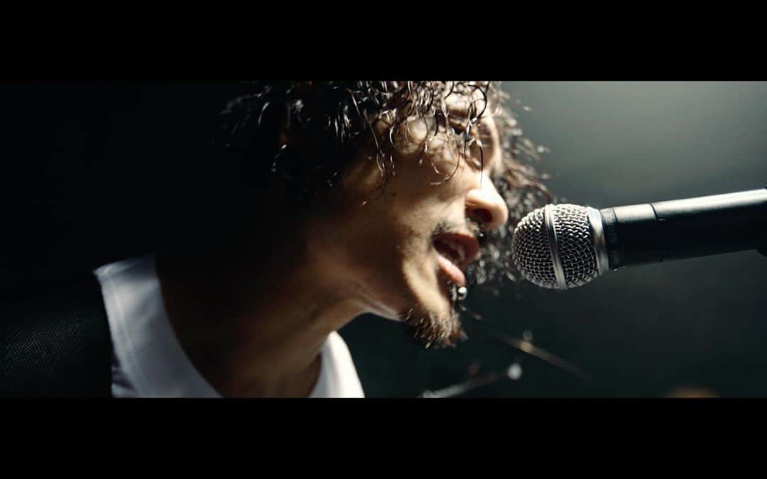 WANIMAのインスタグラム：「【MV公開】﻿ ﻿ 2nd mini album﻿ ﻿ 「Cheddar Flavor」﻿ ﻿ 収録曲﻿ ﻿ 「LIFE」・「Cheddar Flavor」﻿ ﻿ ↓MV公開↓﻿ https://youtu.be/COpIC1zXcIc﻿ ﻿ この後0:00頃にCheddar Flavorのサブスクリプションを解禁致します。﻿ ﻿ #WANIMA」