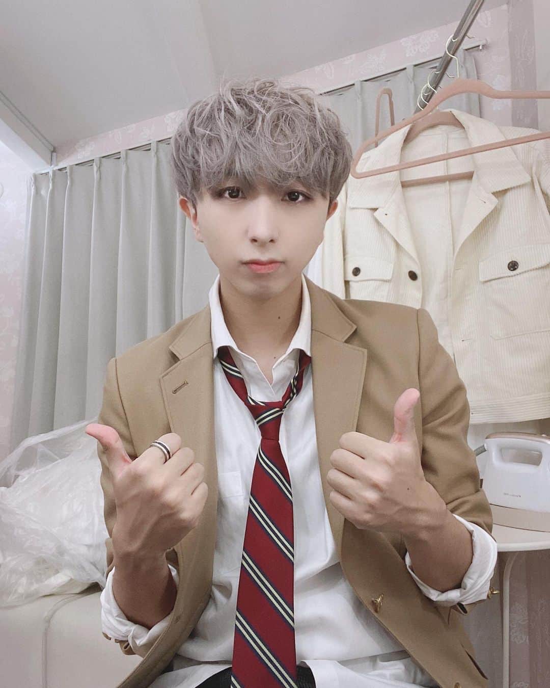 SHUNさんのインスタグラム写真 - (SHUNInstagram)「学園内の頂点(テッペン)は俺が頂いた💥💥💥  #buzz_er #ブザー #idol #f4f #followforfollowback #like #instagood  #instalike #いいねした人で気になった人フォロー #いいね返し #followｍe #좋아요　#좋아요반사　#팔로우미　#ブザービーター #制服 #制服コーデ」10月25日 20時00分 - _shp1_