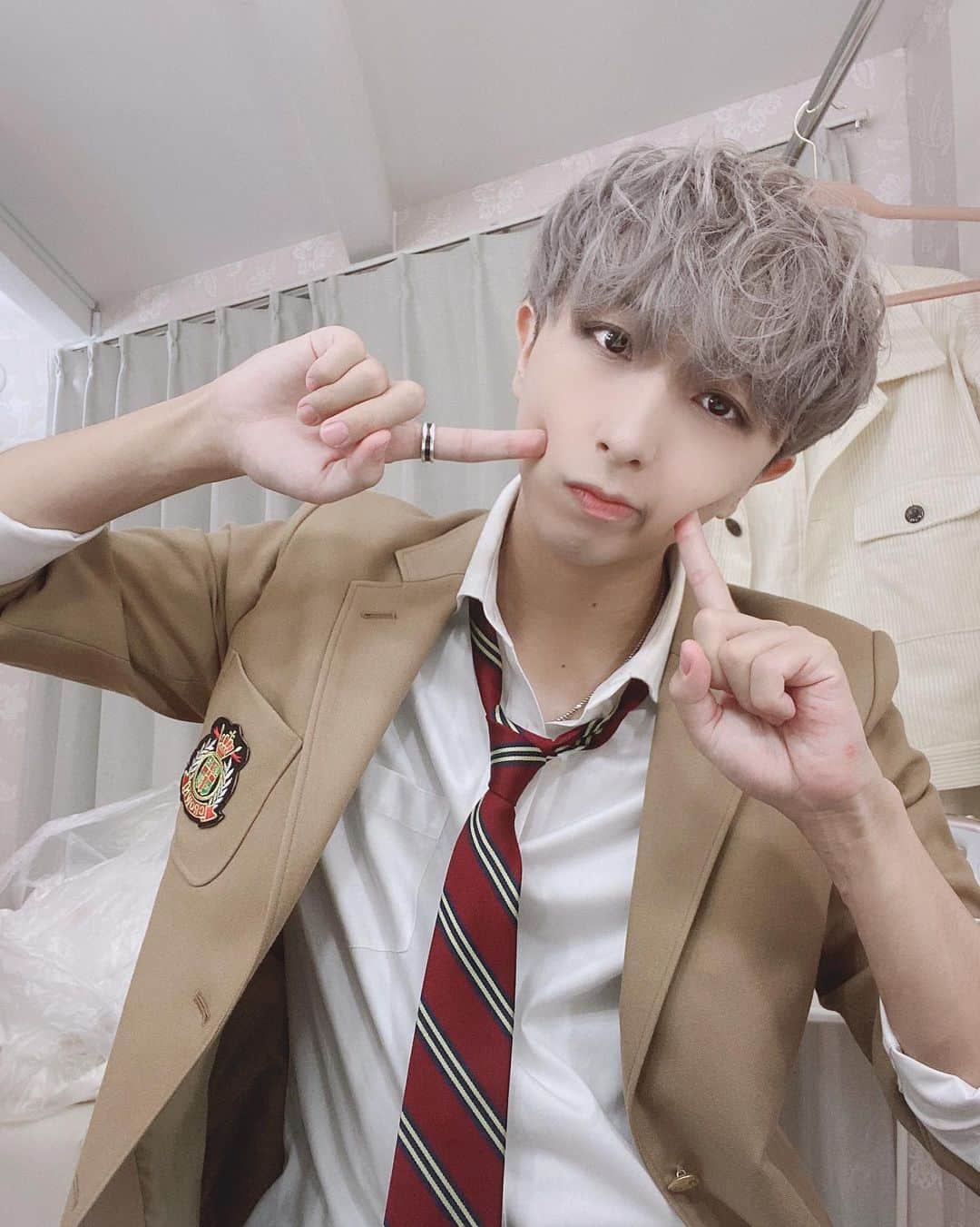 SHUNさんのインスタグラム写真 - (SHUNInstagram)「学園内の頂点(テッペン)は俺が頂いた💥💥💥  #buzz_er #ブザー #idol #f4f #followforfollowback #like #instagood  #instalike #いいねした人で気になった人フォロー #いいね返し #followｍe #좋아요　#좋아요반사　#팔로우미　#ブザービーター #制服 #制服コーデ」10月25日 20時00分 - _shp1_