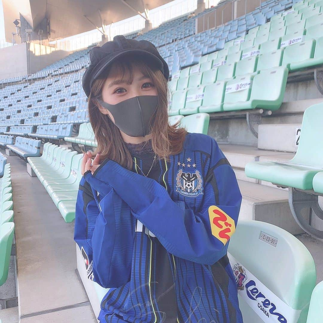 蒼井ちあきのインスタグラム：「久しぶりにスタジアム観戦してきた⚽️  #ガンバ大阪#ガンバサポ#Jリーグ#J3 #ガンバ大阪u23#セレッソ大阪u23  #大阪ダービー#長居スタジアム#away #football#soccer#osaka ♡ photo by ナギ」