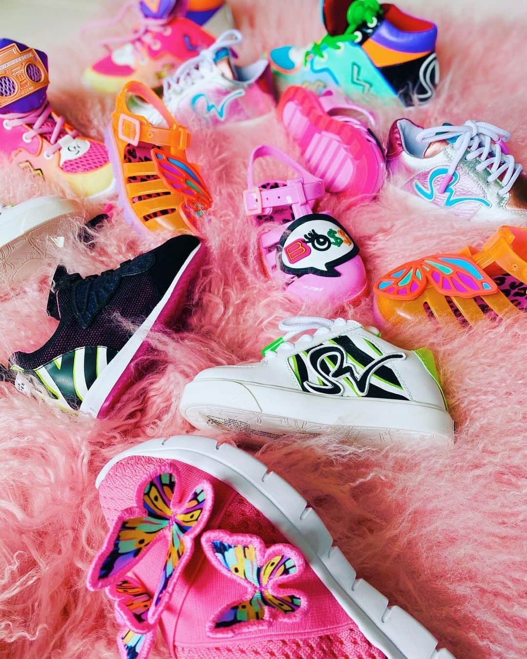 SOPHIA WEBSTERさんのインスタグラム写真 - (SOPHIA WEBSTERInstagram)「🌟 It’s the mini mix 🌟⁣ ⁣ Head to @sophiawebstermini for all things adorable! 🥰 We love featuring your mini boss babies so tag us in your snaps and hashtag #SWYes to pop up on our timeline! 🤗💞⁣ ⁣ #SophiaWebster #SophiaWebsterMini⁣」10月25日 20時08分 - sophiawebster