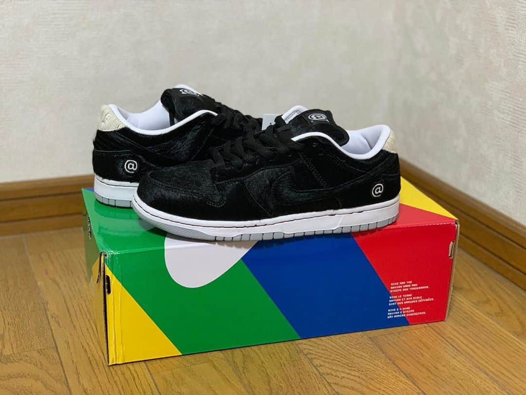 倉島大地さんのインスタグラム写真 - (倉島大地Instagram)「「MEDICOM TOY × NIKE SB DUNK LOW "BE@RBRICK"」🤖🧸 . . メディコムトイとのコラボ🛒 好みのデザイン👏 . . .  「22時の門限はまだ破ったことないけどあの夢をなぞったり、夜に駆けてなんだか夜遊びしてみたいJK2」のような一足。たぶん。 . . . #空想キックス　 #このタイプはTikTokの情報が脳内の八割を占める #あと数学の公式がどうしても覚えられない #あとタピオカはもう飽きてスタバに帰ってきてる #あと最近行きつけをWEGOからZARAに変え雰囲気を変えた #あくまで空想ですが」10月25日 20時20分 - kurapi1