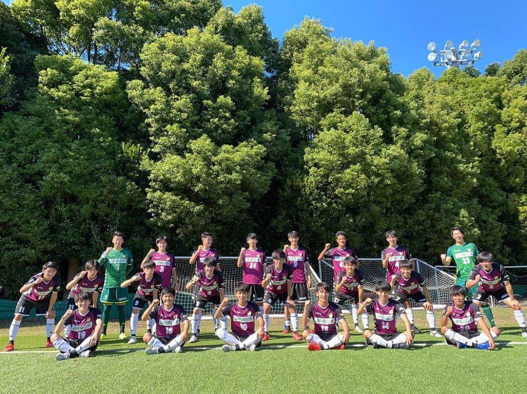 ジェフユナイテッド市原・千葉のインスタグラム：「日本クラブユースサッカー選手権U-18関東予選ノックアウトステージ2回戦が本日行われ、柏レイソルと対戦しました。 プレミアリーグ所属の強豪相手にFKから井上凱斗選手が直接決めて、1-0で勝利🔥  この結果により、12月に開催される日本クラブユースサッカー選手権U-18への出場権を手にしました✊ #jefunited #ジェフ千葉 #ジェフアカデミー #U18 #日本クラブユースサッカー選手権u18 #千葉ダービー」