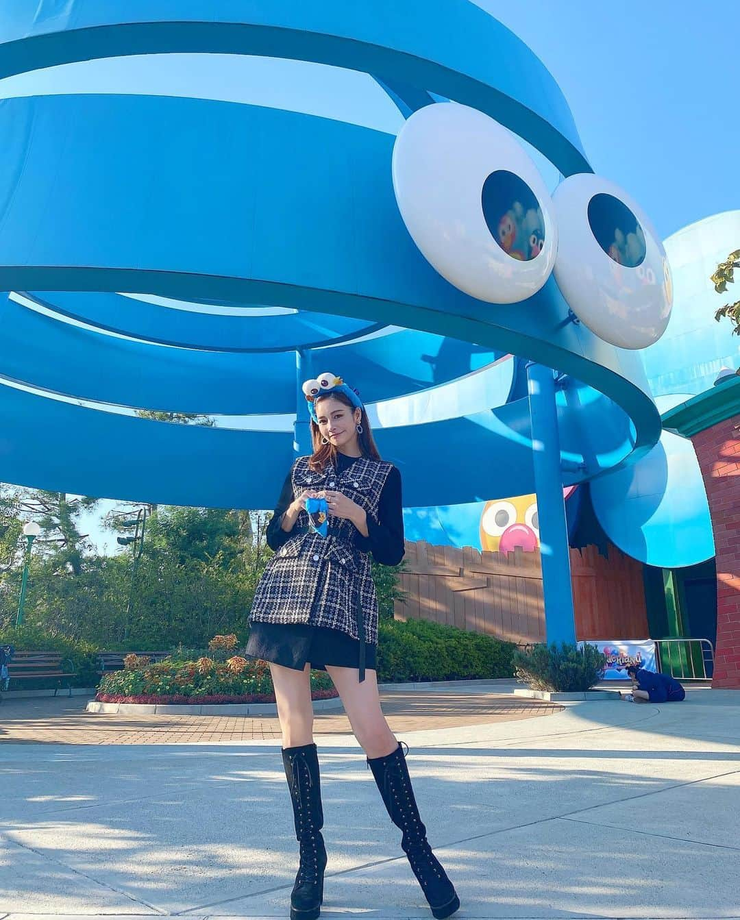 得あゆさんのインスタグラム写真 - (得あゆInstagram)「クッキーモンスター💙🍪 ストーリーには載せてた写真っ #usj#usjハロウィン ・ ・ ・ ・ ・ ・ ・ ・ #universalstudiosjapan#universalstudios#usjコーデ#ユニバ#ユニバーサルスタジオジャパン#クッキーモンスター#キャラクター#カチューシャ#ハロウィン#ハロウィンコスプレ#ハロウィン仮装#遊園地#遊び#撮影#インスタ映え#カメラ女子#食べ歩き#ウォーキング#お散歩#大阪#大阪グルメ#japanesegirl#cookiemonster#character#costume#halloweencostume#halloween#osaka」10月25日 20時17分 - tokuayu819