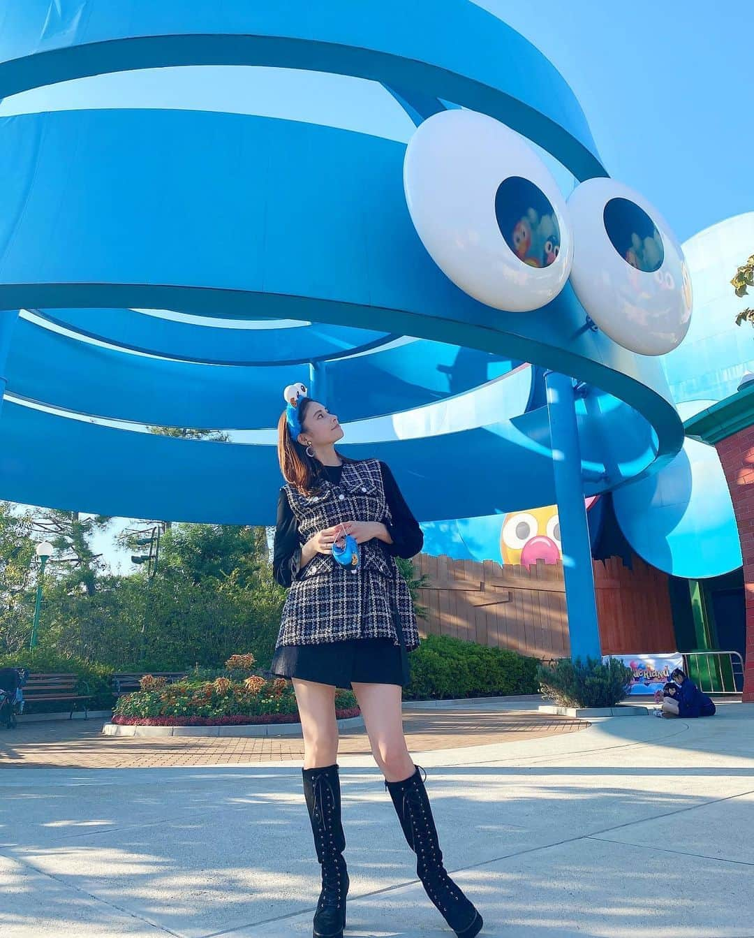 得あゆさんのインスタグラム写真 - (得あゆInstagram)「クッキーモンスター💙🍪 ストーリーには載せてた写真っ #usj#usjハロウィン ・ ・ ・ ・ ・ ・ ・ ・ #universalstudiosjapan#universalstudios#usjコーデ#ユニバ#ユニバーサルスタジオジャパン#クッキーモンスター#キャラクター#カチューシャ#ハロウィン#ハロウィンコスプレ#ハロウィン仮装#遊園地#遊び#撮影#インスタ映え#カメラ女子#食べ歩き#ウォーキング#お散歩#大阪#大阪グルメ#japanesegirl#cookiemonster#character#costume#halloweencostume#halloween#osaka」10月25日 20時17分 - tokuayu819