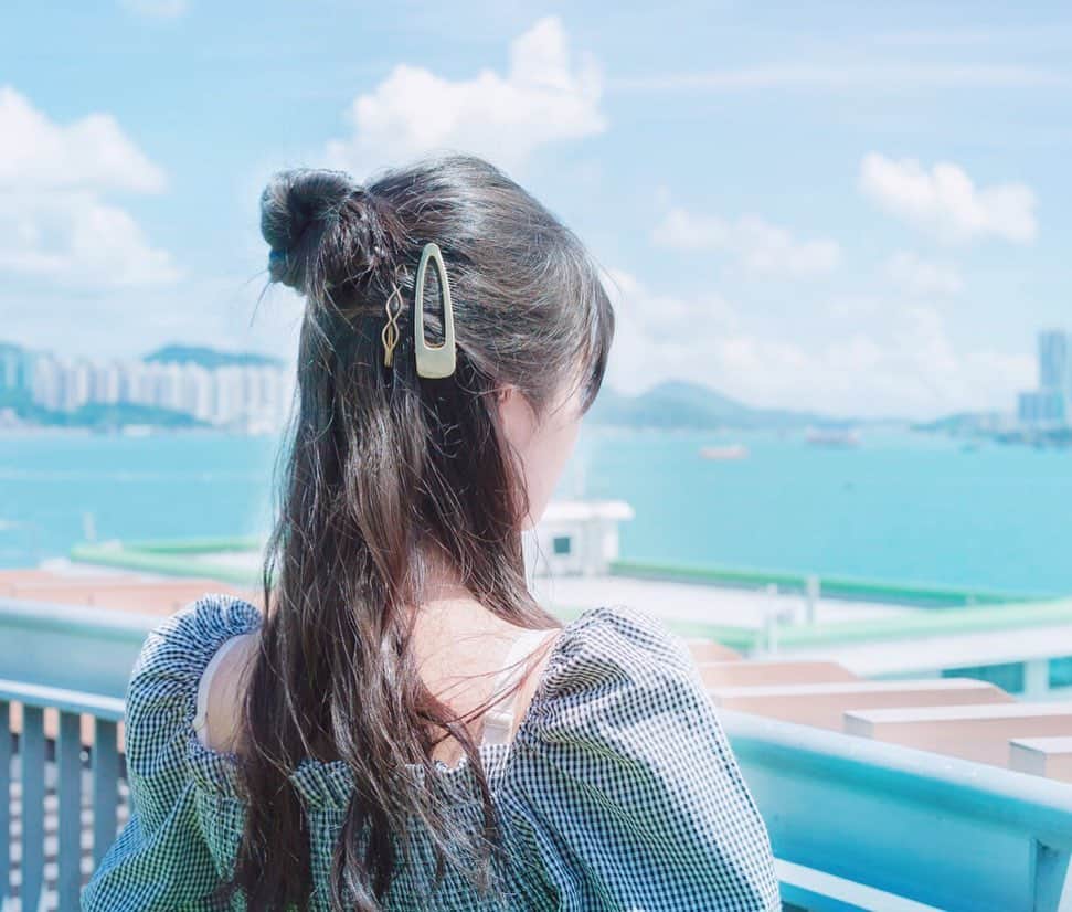 キアナのインスタグラム：「☁️☁️☁️  #ヘアアレンジ  #ロングヘア」