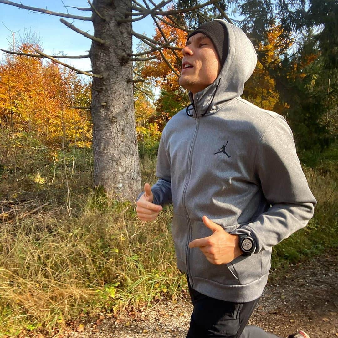 ホルガー・バトシュトゥバーさんのインスタグラム写真 - (ホルガー・バトシュトゥバーInstagram)「Self Motivation 100% 🏃 #sundays #run #workout #forest #HB28」10月25日 20時28分 - hbadstuber