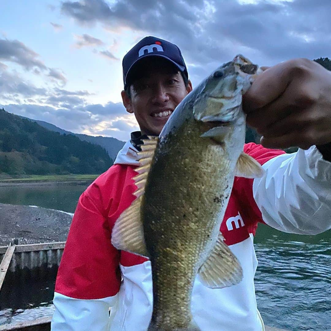 藤嶋大規のインスタグラム：「粘りの１本🎣  #バス釣り #fishing #ミストラルアパレル #大日ダム」