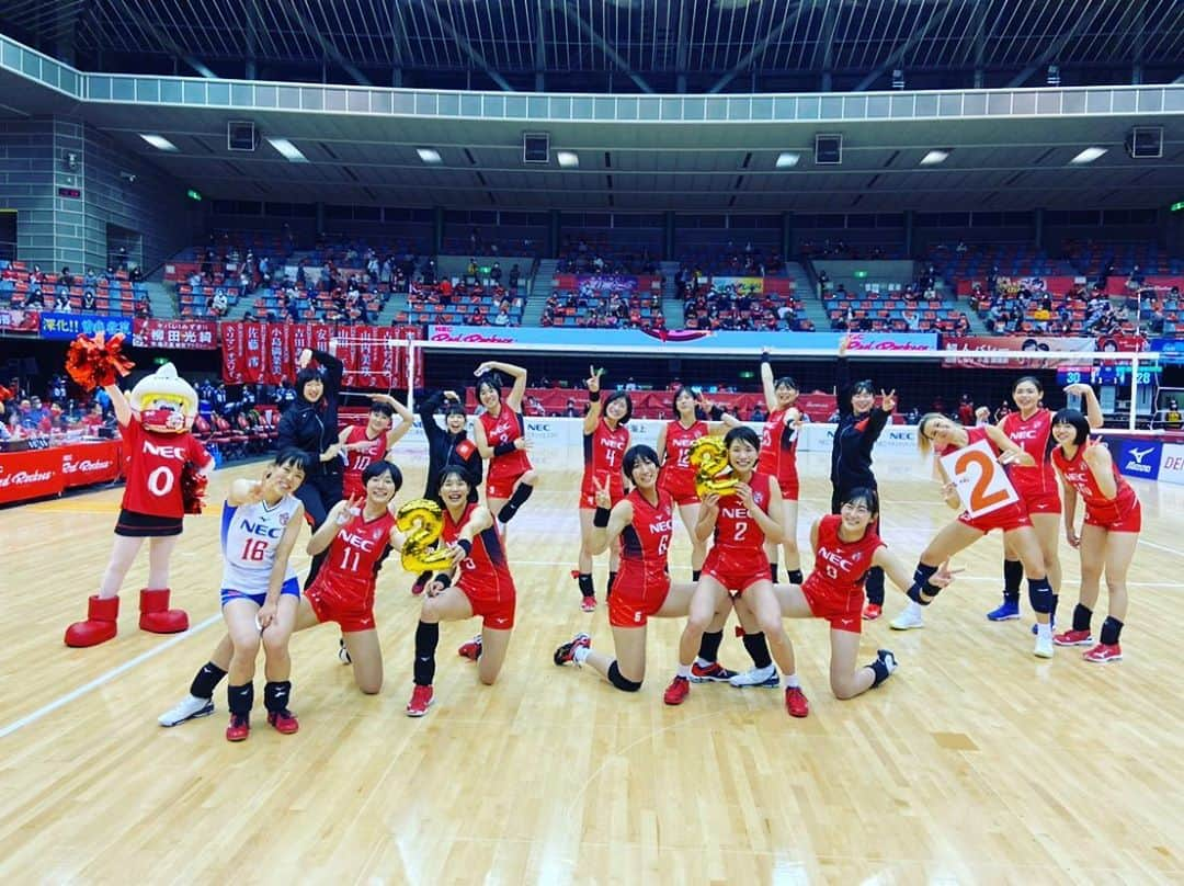 山内美咲のインスタグラム：「#2020-21 #vleague  #necレッドロケッツ  #2勝目  #3勝目 #とどろきアリーナ ﻿ #ホームゲーム  #赤く染まれ」