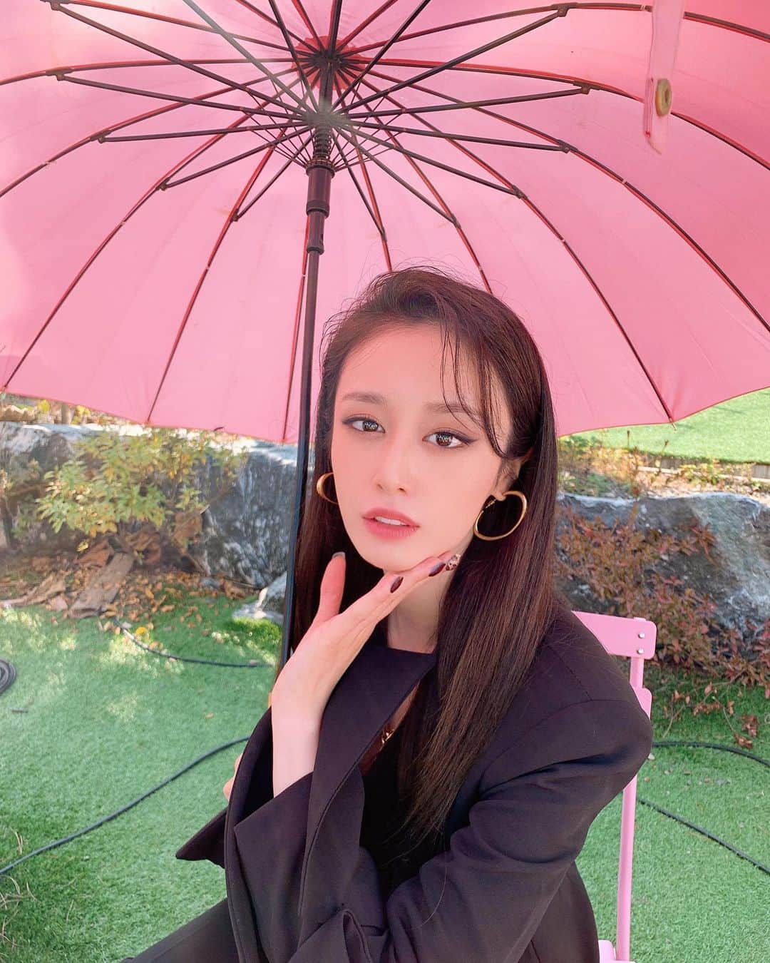 ジヨン のインスタグラム：「🖤」