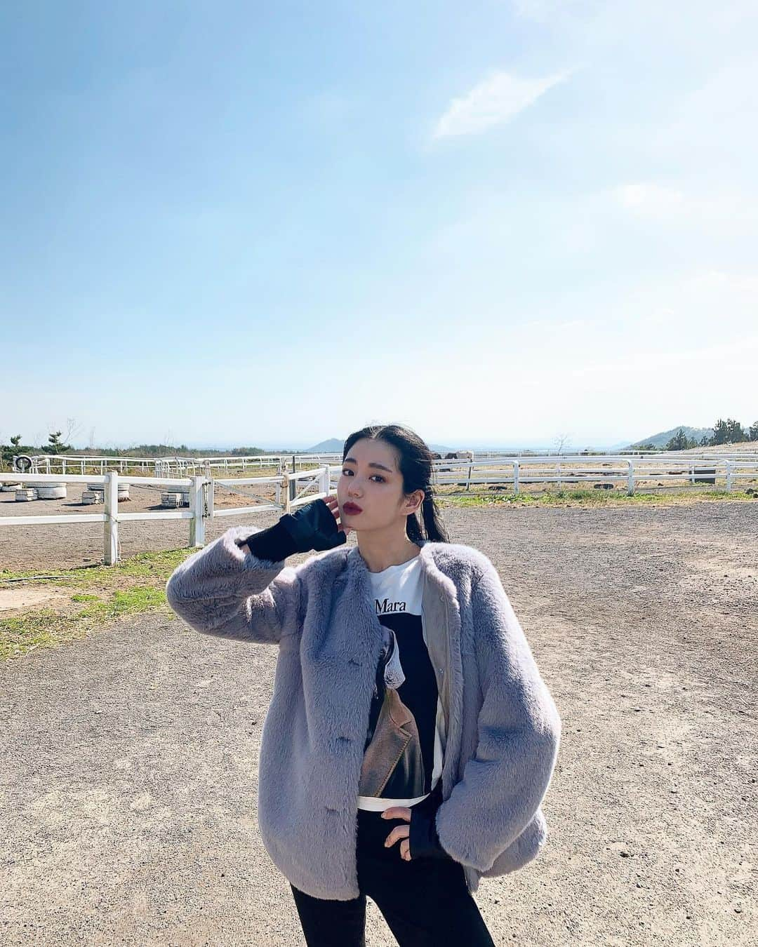 イ・ユビさんのインスタグラム写真 - (イ・ユビInstagram)「🌤📷😏😎💕   #광고 #마리끌레르패션 #코스모폴리탄📸」10月25日 11時53分 - yubi_190