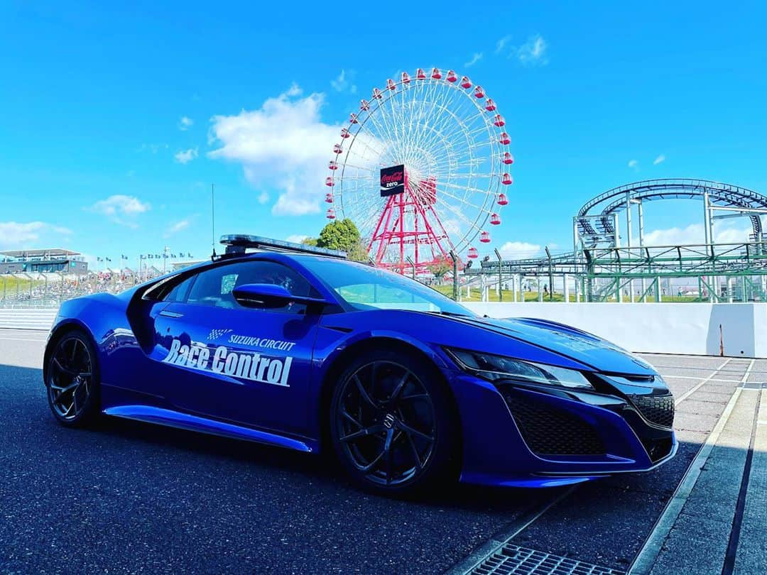 鈴鹿サーキット【公式】さんのインスタグラム写真 - (鈴鹿サーキット【公式】Instagram)「青いNSX！！！👏👏✨✨  #鈴鹿サーキット #suzukacircuit #supergt #saftycar #autobacssupergt #fujimakigroup鈴鹿gt300km #supergt2020 #三重県 #鈴鹿市」10月25日 11時49分 - suzukacircuit_official