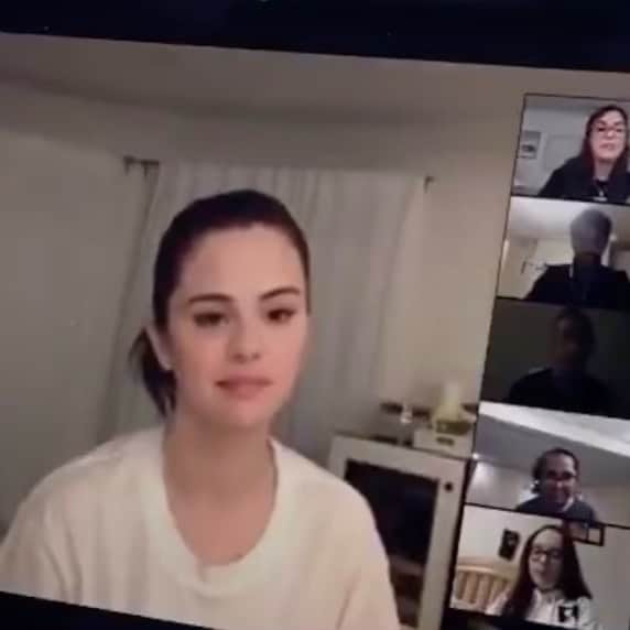 Always With Selenaのインスタグラム：「It's so nice to see Selena sharing with some selenators. I hope someday it's my turn and that of some Latin American fans」