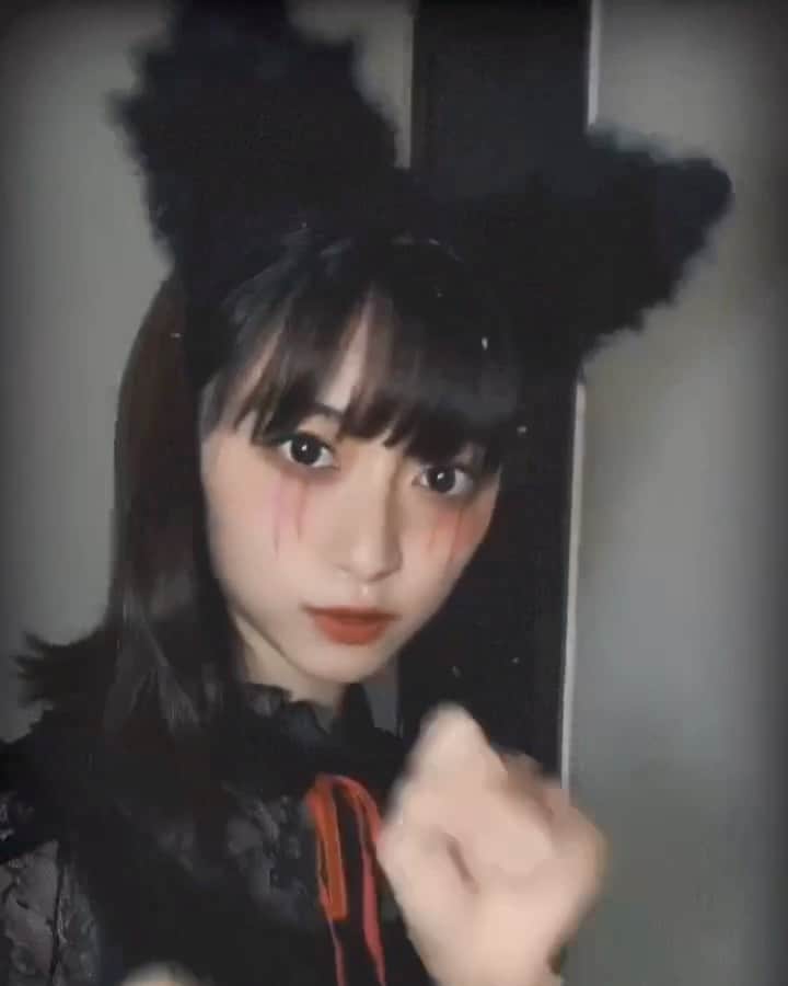 谷口萌衣子のインスタグラム：「エフェクト使いまくりマン🐱 リズム動画(？)初心者なので大目に見てください..  リゼクリニックコラボ企画ラストという事で、、 今年のハロウィンはお菓子の代わりにぽちっとがいいなー！😈♡  【Rayとnon-noへの雑誌掲載がかかっています〜！】 ・Ray掲載　▶︎Twitter対象ツイートRT数 ・non-no掲載　▶︎mystaアプリ総ポイント数  皆様にはこれまで沢山ご協力頂き、本当に感謝でいっぱいです(T . T) 楽しんで頂けましたか⁇  #リゼハロウィン #リゼクリニック #恐ろしいほどリゼで美しく @rizeclinic http://bit.ly/3glvixj」