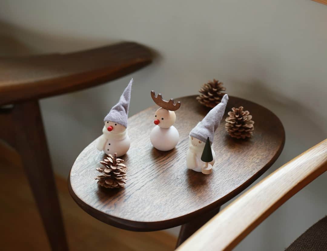 KOZLIFEさんのインスタグラム写真 - (KOZLIFEInstagram)「クリスマスに向けて可愛いディスプレイは お揃いですか？ この子たちもいよいよ出番です！  -登場したアイテム- aarikka(アアリッカ)/PAKKANEN 各種  ◎商品は当店トップページのバナーorプロフィールのURLからどうぞ。 ▶︎ @kozlife_tokyo  #KOZLIFE #japan#Interior #instahome #instagood#instajapan #livstagrammer #fermliving #myhome #aarikka #christmas #finland #アアリッカ #小人 #暮らし #北欧インテリア #北欧雑貨 #インテリア #丁寧な暮らし #シンプルライフ #暮らしを楽しむ #おうち時間 #秋のインテリア #模様替え」10月25日 12時00分 - kozlife_tokyo