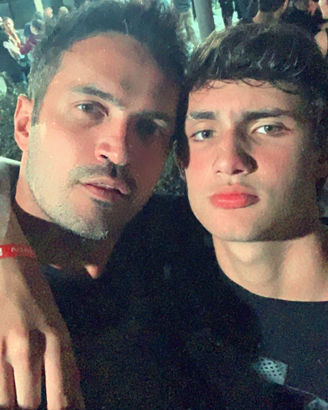 アレッサンドロ・ローザ・ヴィエイラのインスタグラム：「18 anos chegou filhote @enzo12mendes -  Que aproveite muito seu dia e saiba o quanto te amo e tenho muito orgulho de ser seu pai!   Você é muito especial!  Te amo tudo e pra sempre meu grande amigo!  Muita saúde, paz e sabedoria na sua vida! ❤️」