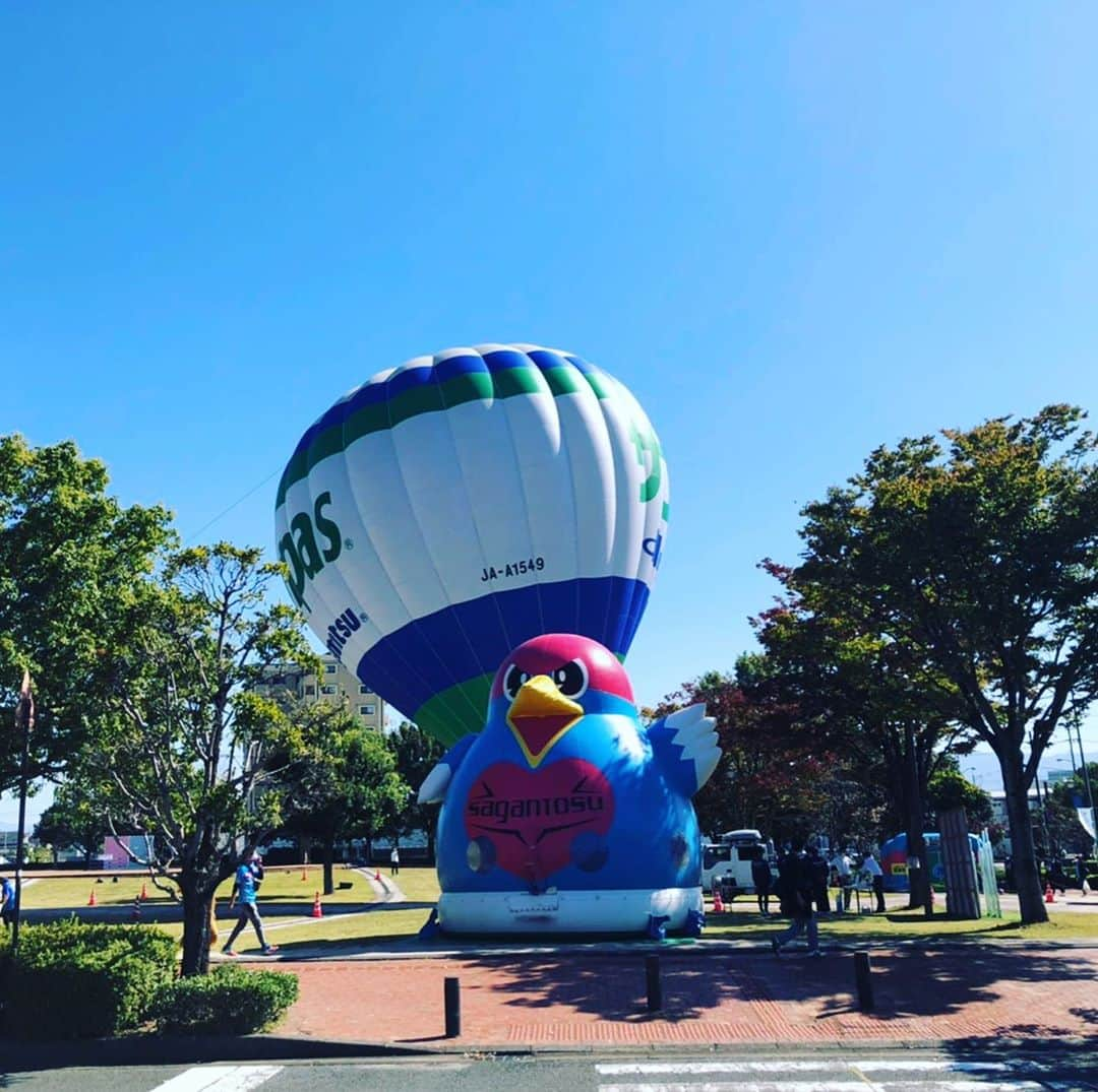 池田圭さんのインスタグラム写真 - (池田圭Instagram)「熱い声援をスタジアムに。 勝利を共に。  #サロンパスバルーン #頑貼る #走る #サガン鳥栖」10月25日 12時07分 - ikedakei1020