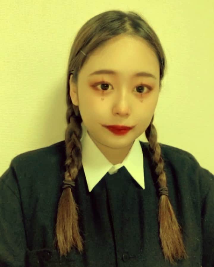 犬塚花菜子のインスタグラム：「リゼクリニック様(@rizeclinic )との最後のコラボ企画です！  ハロウィンということで、私はアダムスファミリーの仮装をしてみました🌙💜  TwitterのRT数1位で雑誌Rayの掲載権を獲得できます✊🏻 最後は1位取りたいです！！ ✨RTよろしくお願いします✨  #リゼハロウィン #リゼクリニック #恐ろしいほどリゼで美しく  https://bit.ly/3ilB9Tz」