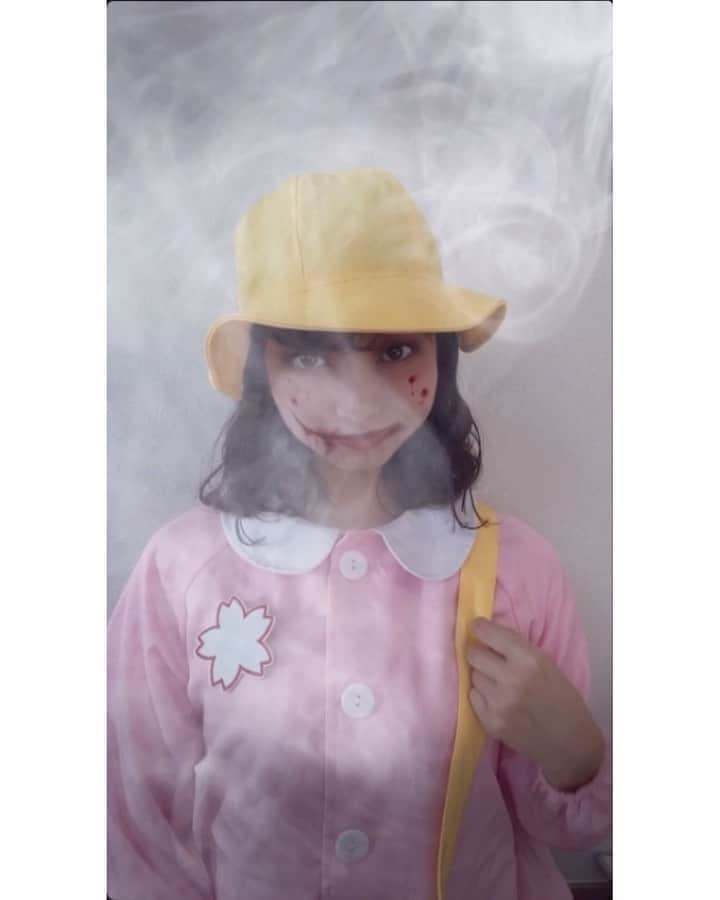 竹村夏音のインスタグラム：「リゼクリニック様((@rizeclinic ))との最後のコラボ企画で、Ray掲載権を目指してTwitterのRT数を競っています✊🏻♡  ハロウィンということで、幼稚園生に仮装してみました👧🏼🌫 可愛い幼稚園生じゃなくて、怖い系のゾンビ感でてる？？笑  Twitter→【 ms5_obirin20 】 こちらの固定投稿のRTをお願いします🧛🏼‍♀️♡ 🍎引用RTはカウントされないので注意して下さい🍎  沢山アカウントがある方はぜひぜひRT、拡散お願いします😭 みんなの力を貸してください。  https://bit.ly/3glvixj  #リゼハロウィン #恐ろしいほどリゼで美しく #リゼクリニック」
