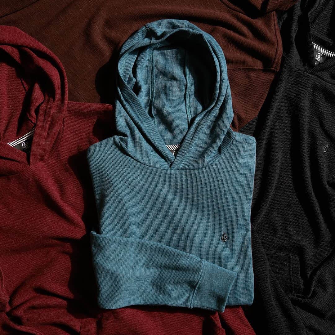 ボルコムのインスタグラム：「Whether it's a little too hot for a jacket or you're layering up for the mountains, the 'Wallace' thermal (our successor to the beloved Murphy thermal) has got your back! 🏔️ #taptoshop」