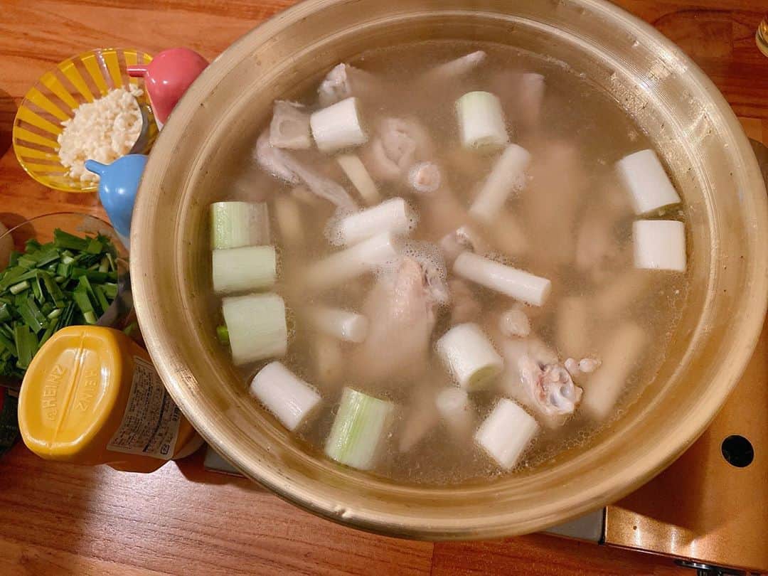 菅原沙樹さんのインスタグラム写真 - (菅原沙樹Instagram)「今年もタッカンマリの季節がやってきた🐓🍲 年々仕上がっていく旦那作のタッカンマリ。顔パンパンになるのわかってるけど最後のうどんとスープがやめられない。 チヂミ、タコ、トロたく、穴子の白焼き、ナムル、キムチとか色々韓国料理dayだった昨夜の宴🍷🍺 #トーキョー夫婦ご飯#トーキョー家族ご飯」10月25日 12時28分 - saki313apo