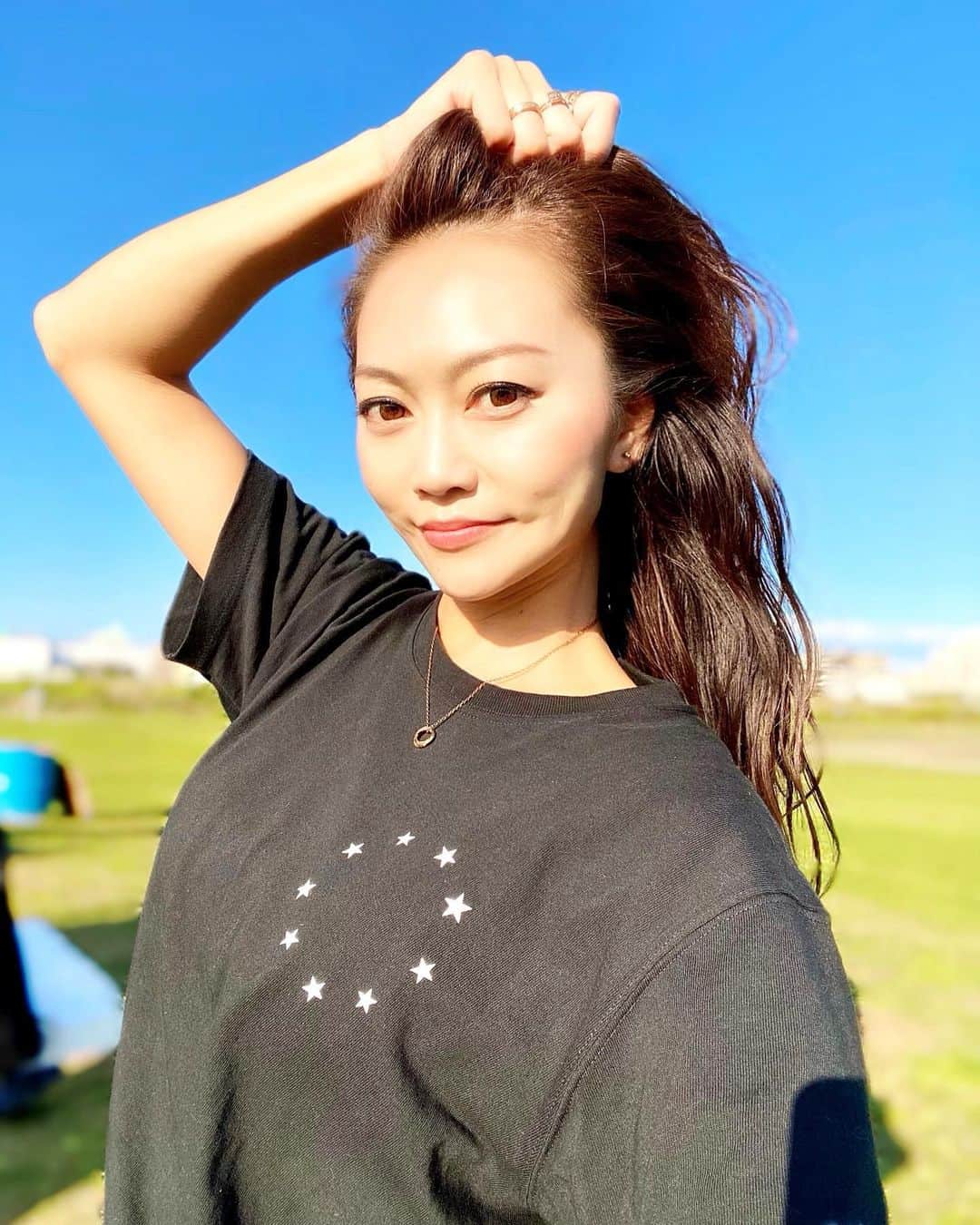 SAORIのインスタグラム：「週末天気良くて最高❤️🧡💛 秋なのに夏空😍☀️ 打ちっぱゴルフ🏌️‍♀️⛳️ へなちょこすぎて笑えるくらいだけど Enjoyしながら早く上達したい🤣← T-shirt: @marbles_official . ✾ #東京 #tokyo #港区 #高身長女子 #model #モデル #influencer #インフルエンサー #instagramer #インスタグラマー #ambassador #アンバサダー #フリーモデル #ポートレートモデル #カメラマンさんと繋がりたい #ポトレ #ポトレのセカイ #ビジョラダ #美女jp #ビジョフォ #ビジョナビ」