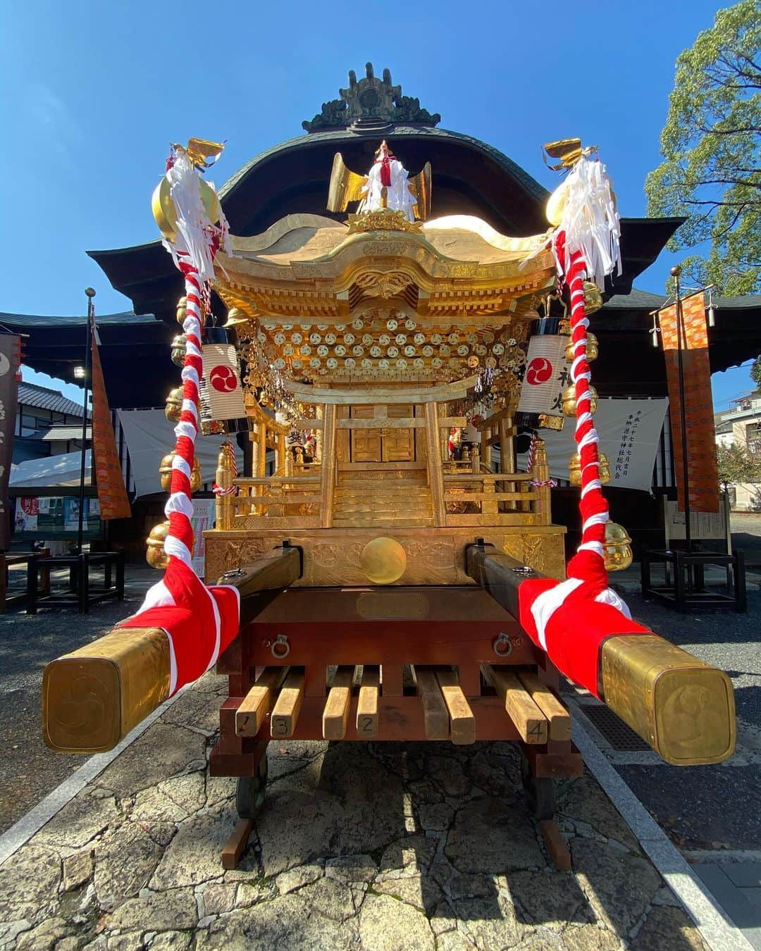 旅館 お多福のインスタグラム：「本来であれば今日は徳守神社のお祭り、このコロナ騒動で神事以外は中止です。 来年はまた盛大にお祭りできればいいですね。 #岡山 #津山 #okayama #tsuyama #旅館 #鍋 #雉鍋 #キジ鍋 #ケンケン鍋 #そずり鍋 #黒豚しゃぶしゃぶ #出汁しゃぶ #お多福 #旅館お多福 #旅館deご飯 #旅館de宴会 #旅館gaえんじゃ #城下町 #津山城 #城下の宿 #城下町旅籠 #徳守神社 #お祭り #神輿 #だんじり #コロナに負けるな #打倒コロナ #早くコロナが終息しますように」