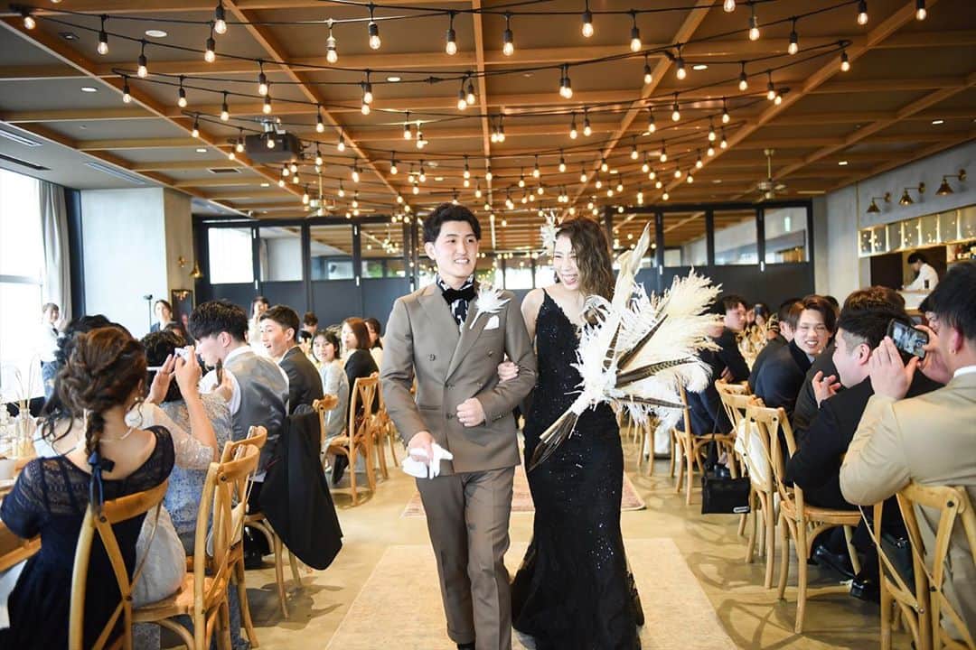 THE STYLE No.20 NEW YORK STYLE WEDDINGのインスタグラム：「2020年5月☆オープン2周年★ 口コミサイトの料理部門4年連続No.1獲得 No.20で自分たちらしい結婚式が叶う . ↓詳しくはHPをチェック↓ https://www.styles.jp/wedding/20f/ . 週末＆平日ブライダルフェアを開催しております メッセージ or ダイレクトメールからでも予約可能 . ↓ TEL ↓ 086-234-7310 . ↓ MAIL ↓ info-thestyle@styles.jpn.com . #thestyle #wedding #bridal #party #weddingparty #weddingphoto #weddingdress#starwedding #instagood #instalike #love #style #instapic  #結婚式 #結婚 #岡山結婚式 #ウェディング #プレ花嫁 #花嫁 #テーブルコーディネート #結婚式準備 #日本中のプレ花嫁さんと繋がりたい #ウェディングドレス #ウェディングフォト #ウェディングレポ #令和婚 #令和」