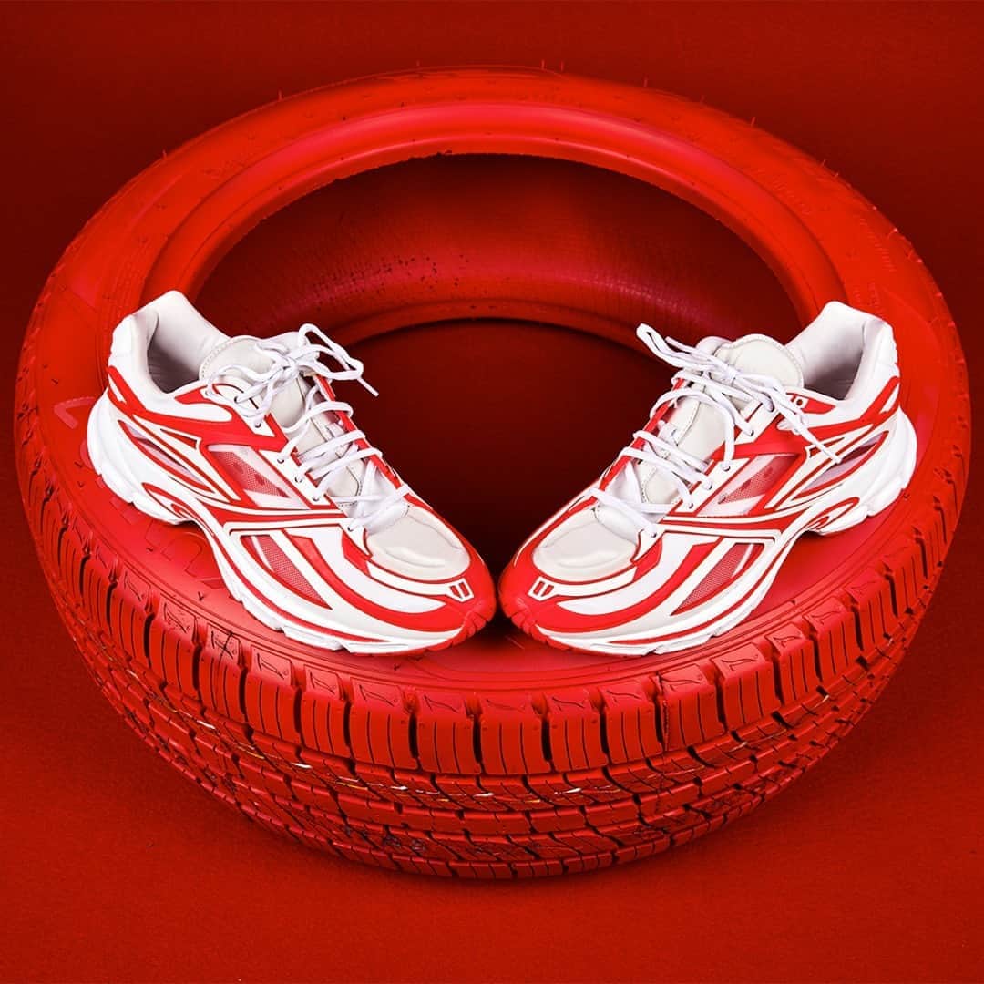 Sneaker Newsさんのインスタグラム写真 - (Sneaker NewsInstagram)「Reebok revs up the automotive themes for this sporty red/white colorway of the Premier Road Modern by KANGKYUK. This edition will first drop on 10/30 globally at select retailers. Hit the link in our bio to learn more.」10月25日 13時00分 - sneakernews