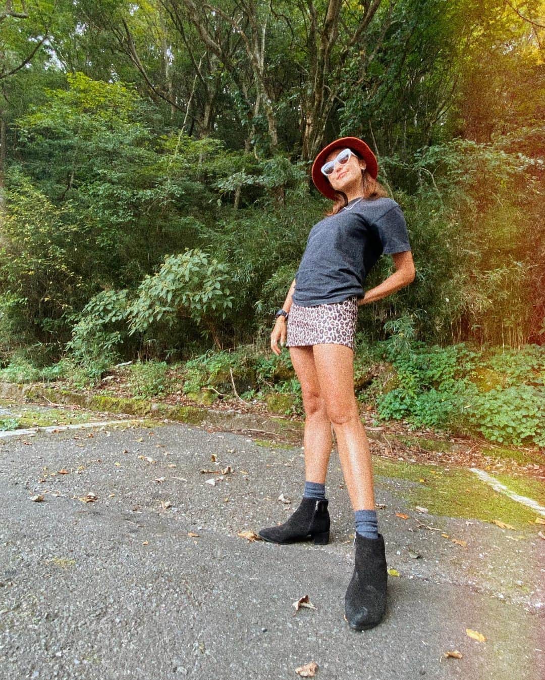 堀舞紀のインスタグラム：「🌿〜 . . . . #outfit  . . . バケットどこのか とってもきかれるので タグ付けました🏷ヨ〜」