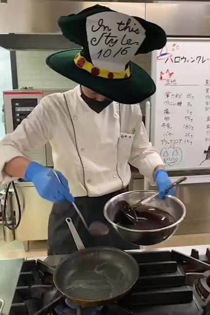 大阪キャリナリー製菓調理専門学校のインスタグラム：「#大阪キャリナリー #インスタライブ #ハロウィン #クレープ #ハロウィンクレープ #カフェ」