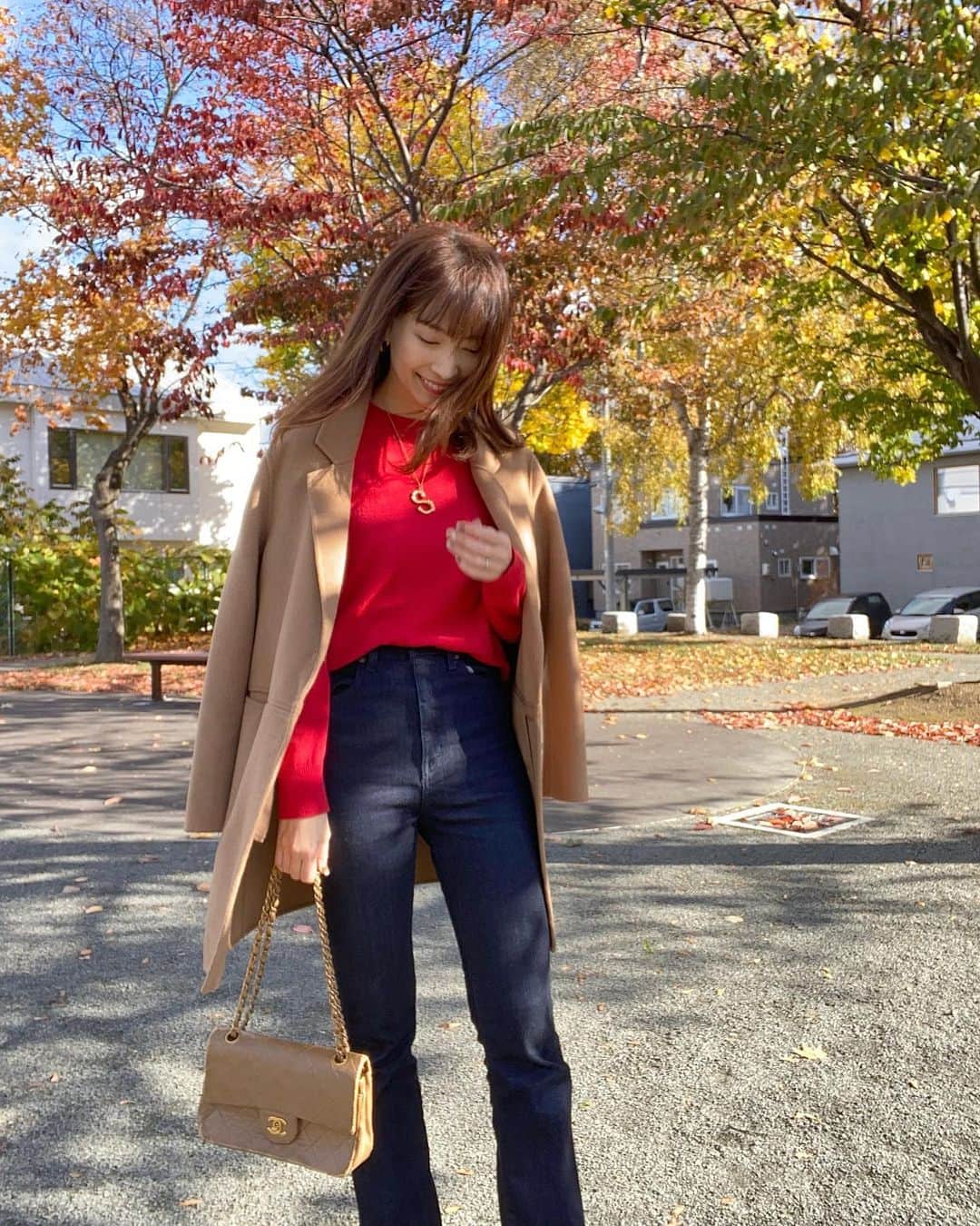 rats1316のインスタグラム：「・ ジャケット　@zarakids  ニット　@uniqlo_jp  デニム　@moussyofficial  ブーツ　@gu_for_all_  バッグ　@chanelofficial  ・ ・ ・ 夜は鬼滅の刃観に行く🎬 ・ ・ ・  #ママ#ママコーデ#ママファッション#code #ootd#outfit#mamagirl#北海道ママ#札幌ママ#三児の母#お洒落さんと繋がりたい#プチプラコーデ#今日のコーデ#ママライフ#ロカリ#スナップミー#mineby3mootd#ponte_fashion#4yuuu#きょコ#今日の服#大人カジュアル#主婦#男の子ママ #ビュースタグラマー#mamagirl_sugotoku」
