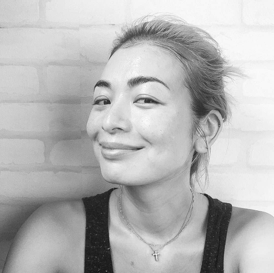 藤倉幸子のインスタグラム：「美容についてのお話。 今日は炭酸パックについて。 美容については昔からちょっとずつ載せてるんだけどね、今回はおススメのパックの中から１つおススメするね！ ストーリーでは載せたんだけどこのパックはながらパックが出来ちゃう優れ物🤍 もう最高！ パックしたいのにする時間がないって言って出来なかったママに本当おススメ！ 今から乾燥しちゃうしねー！ ちゃんとケアするだけでお肌は変わるからながらで出来ちゃうなんて最高だよね✨ 半身浴しながらできちゃうから20〜30分温まりながら肌も体も綺麗になって痩せやすい身体になっちゃうなんて本当大事なitemです🤍  続けてみようって思うよ🌿  3枚目の写真のラインが引いてある部分から飛んでみたら商品の情報が見れるよ！ 気になったら見て見てね👍🏻」