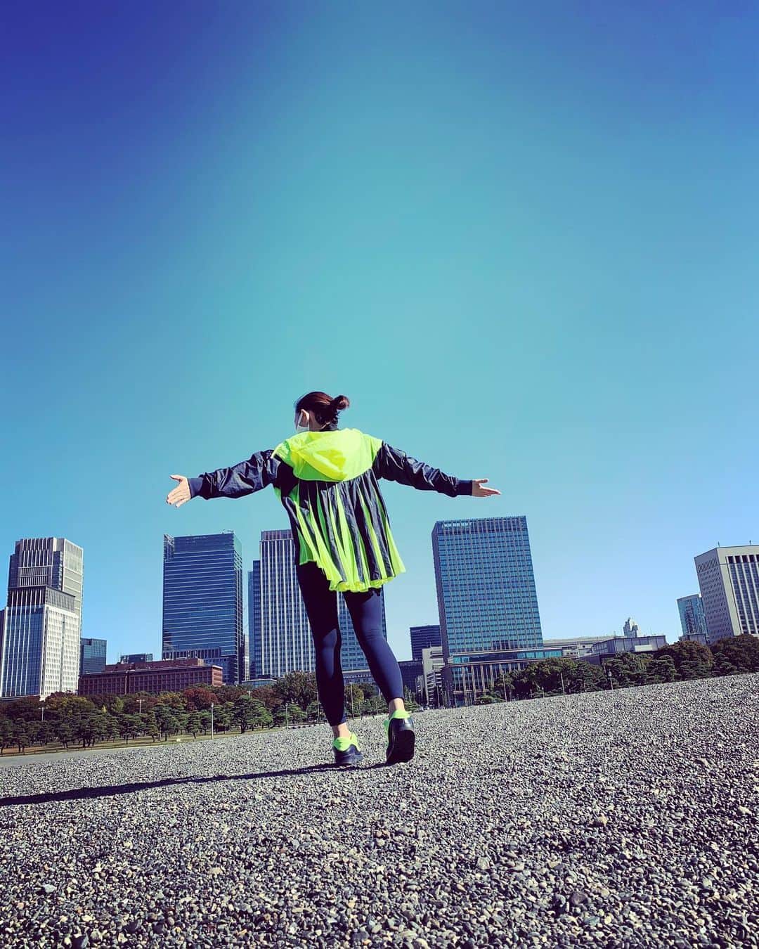 Rie fuさんのインスタグラム写真 - (Rie fuInstagram)「Sunny Autumn in Tokyo😎 #Tokyo #palace #皇居 #秋晴れ」10月25日 13時57分 - riefuofficial