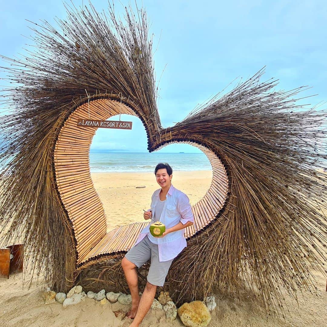 アイス・サランユーのインスタグラム：「Beautiful Sky ⛅ @layanaresort  #kholanta  #layanaresort  #krabi #เกาะลันตา #กระบี่ #เที่ยวทั่วไทยกับไอซ์ศรัณยู」