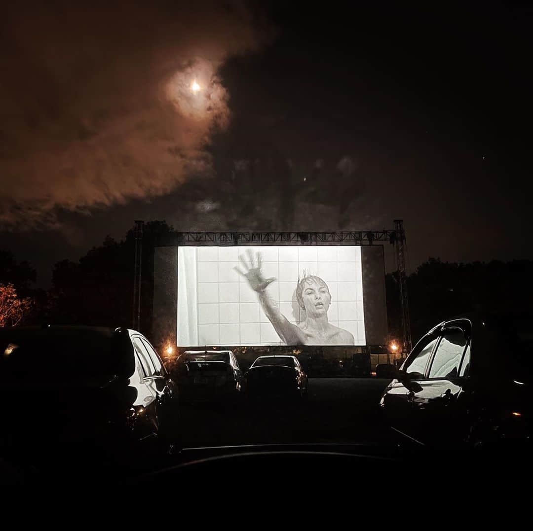 スコット・ローウェルさんのインスタグラム写真 - (スコット・ローウェルInstagram)「Great night for some Drive-In PSYCHO!! Best part ... running into my ol’ pal @kevinfcorrigan at the concessions stand! #I❤️NY」10月25日 14時21分 - scolo222